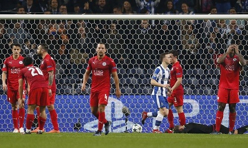 Leicester nhận trận thua đậm trên sân Porto. Ảnh: Reuters.