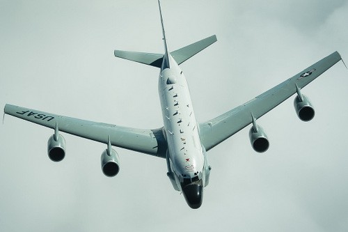Máy bay RC-135V/W có khả năng xác định, do thám tín hiệu radio. Ảnh: Aviationist.