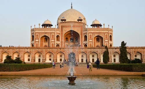 New Delhi là thủ đô của Ấn Độ, thu hút du khách bởi các công trình thời xa xưa. Ảnh: TripAdvisor.