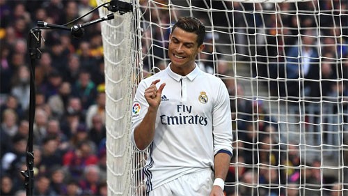 Ronaldo sẽ tròn 32 tuổi vào tháng 2/2017. Ảnh: Reuters.