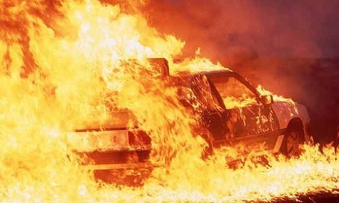 Hội con nhà giàu đốt xe sang hơn 100.000 USD để tiêu khiển