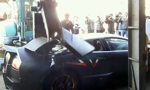 Lamborghini Murcielago bị phá nát do chủ xe không chịu đăng ký hợp pháp.