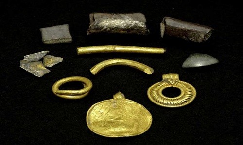 Mặt dây chuyền vàng được tìm thấy trên đảo Lolland, Đan Mạch. Ảnh: Museum Lolland-Falster.