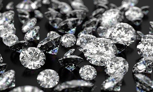 Những viên kim cương lớn và đẹp nhất nằm sâu dưới lớp vỏ Trái Đất. Ảnh minh họa: Express.