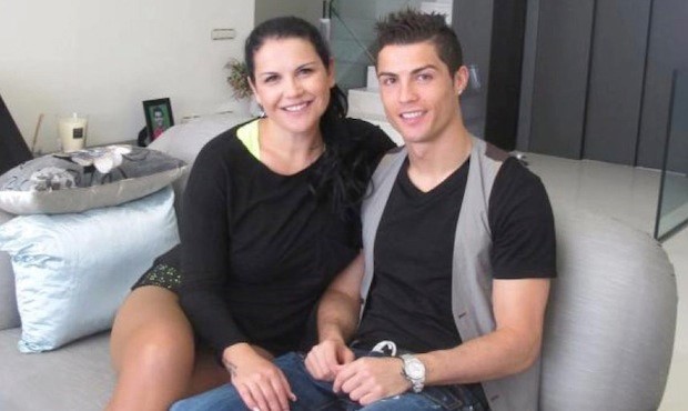 Ronaldo và chị gái Katia Aveiro. Ảnh: Twitter.