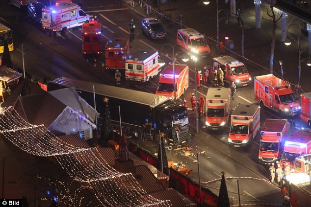 Hiện trường vụ lao xe tải ở Berlin, Đức (Ảnh: Bild)