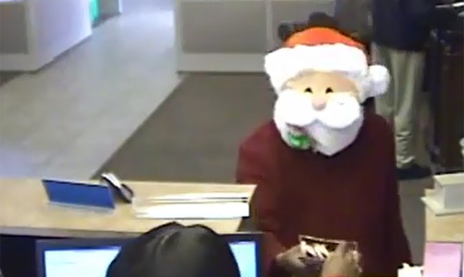 Đeo mặt nạ ông già Noel đi cướp ngân hàng ở Mỹ