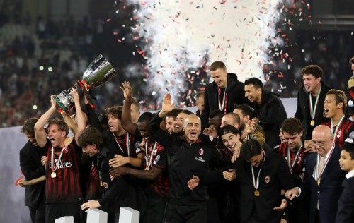 Milan nâng cao danh hiệu Siêu cup Italy. Ảnh: Reuters.