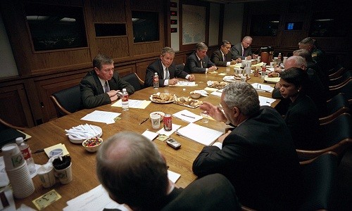 Tổng thống Bush họp với Hội đồng An ninh Quốc gia tại PEOC sau vụ khủng bố ngày 11/9/2001. Ảnh: White House.