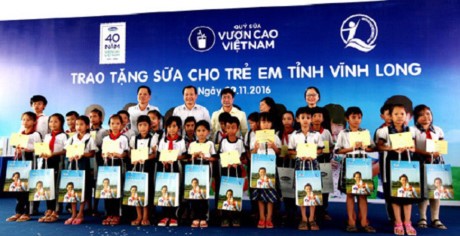 Vinamilk tâm huyết với quỹ sữa 'Vươn cao Việt Nam'