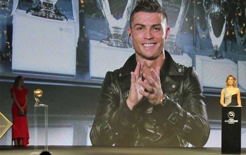Ronaldo không đến Dubai để trực tiếp nhận giải, mà chỉ thể hiện niềm vui qua màn hình.