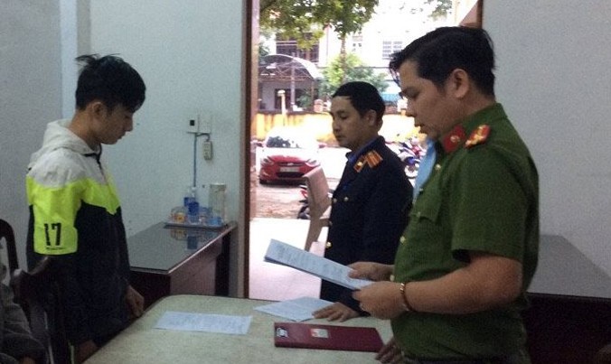 Đặng Quang Tân bị khởi tố, bắt tạm giam 3 tháng vì hành vi cố ý gây thương tích.