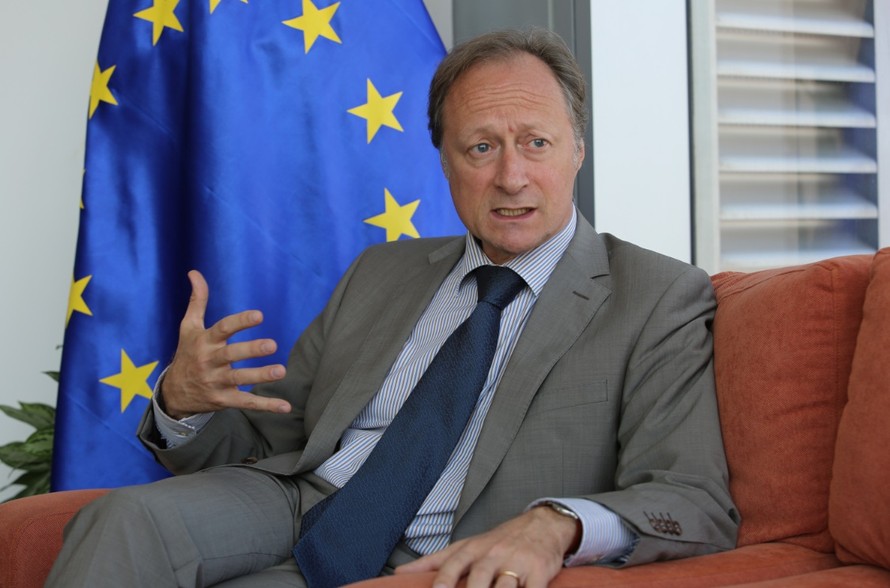 Đại sứ - Trưởng Phái đoàn EU tại Việt Nam, ông Bruno Angelet, trong cuộc trả lời phỏng vấn báo Tiền Phong. Ảnh : Như Ý.