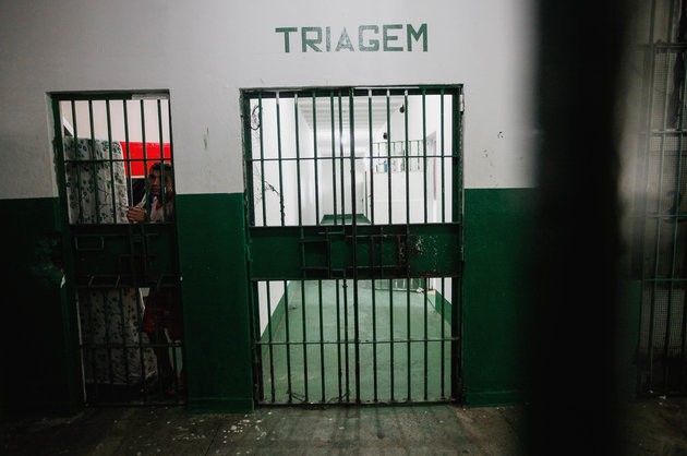 Một tù nhân trong nhà tù Anisio Jobim tại Manaus, Brazil.