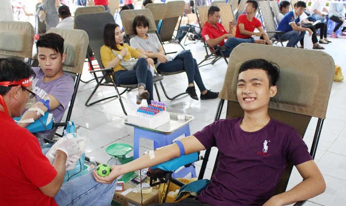 Anh Huỳnh Thanh Phong lao động tự do tham gia hiến máu tình nguyện.