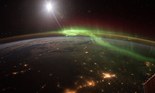 Tuyết sắt và lưu huỳnh có thể xuất hiện trên Trái Đất nếu từ trường yếu đi. Ảnh minh họa: Flick/Scott Kelly/ NASA.