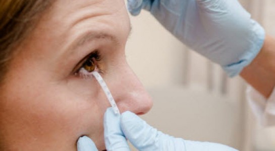 Mỹ thí nghiệm phương pháp xét nghiệm nước mắt thay vì trích máu