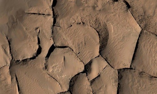 Những phiến đá lớn tìm thấy ở khu vực Medusae Fossae của sao Hỏa. Ảnh: NASA.