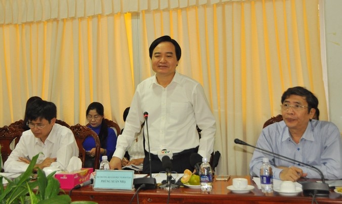 Bộ trưởng Bộ GD&ĐT Phùng Xuân Nhạ phát biểu.