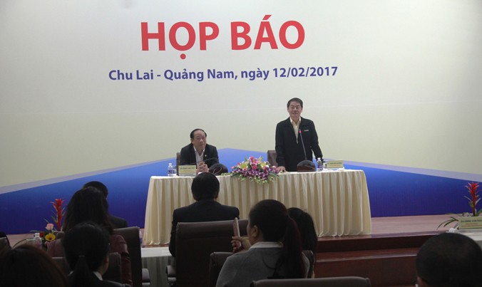 Ông Đinh Văn Thu-Chủ tịch UBND tỉnh Quảng Nam và ông Trần Bá Dương – Chủ tịch HĐQT Thaco chủ trì họp báo.