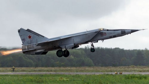 Một chiếc MiG-25 của không quân Nga cất cánh. Ảnh: Jalopnik.