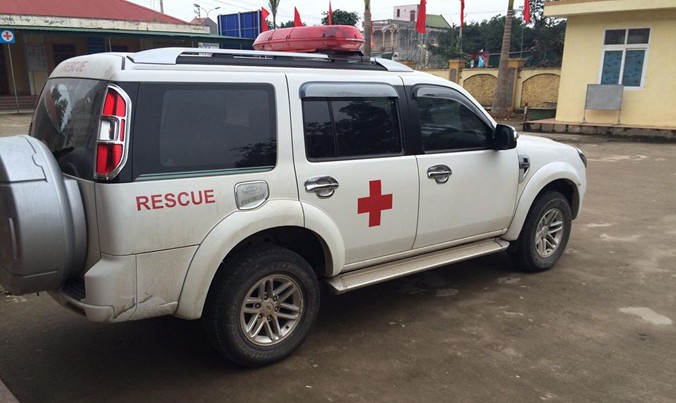 Chiếc xe cứu thương được lãnh đạo Bệnh viện Đa khoa huyện Đức Thọ dùng để chở lãnh đạo.