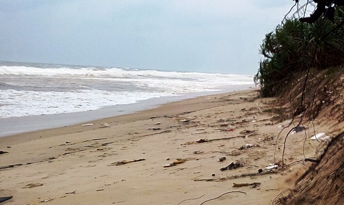 Vùng biển Phú Thuận (Phú Vang, TT-Huế) - nơi xảy ra vụ sinh viên mất tích do tắm biển bị đuối nước.