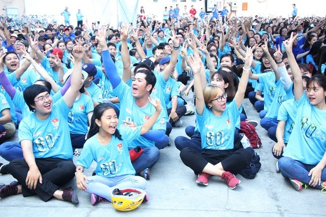 Khoảng 2.000 bạn trẻ có mặt tại Nhà văn hóa Thanh niên TPHCM hưởng ứng các hoạt động chiến dịch Giờ Trái Đất.