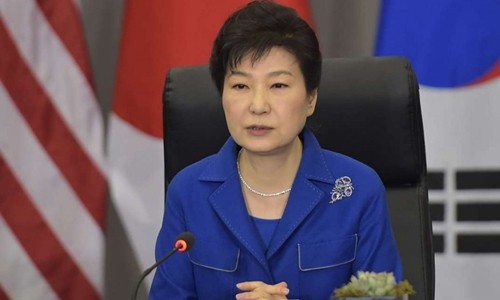 Tòa án Hiến pháp Hàn Quốc hôm 10/3 đã phế truất chức vụ của bà Park, khiến bà trở thành tổng thống dân cử đầu tiên của nước này bị buộc rời nhiệm sở. 