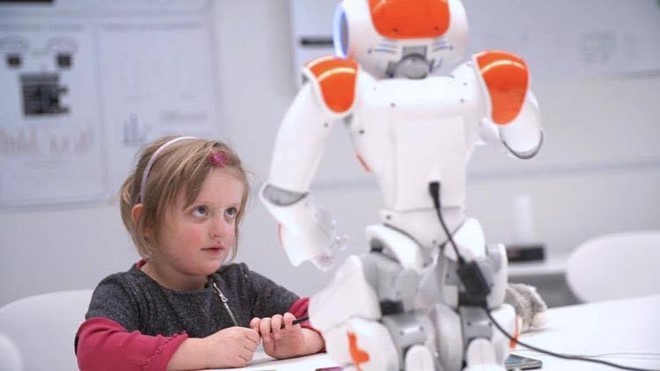 Frey dự đoán rằng robot sẽ đủ thông minh để dạy con người trong 14 năm nữa. Ảnh: Said Sadat.