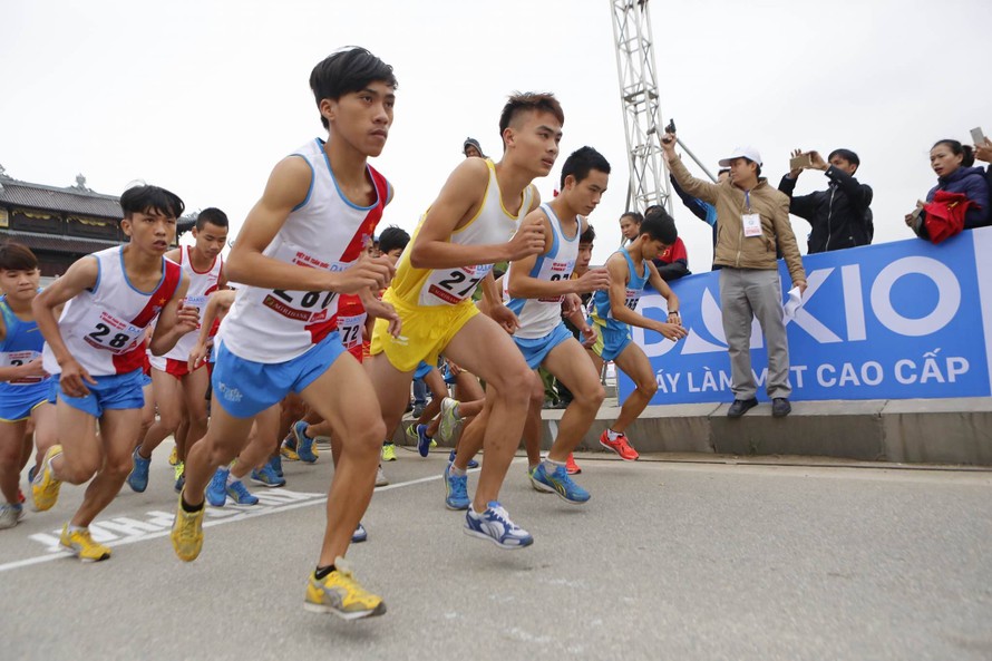Sáng 26/3, gần 300 VĐV đã sôi nổi tranh tài ở nhiều nội dung tại giải Giải Việt dã toàn quốc và marathon báo Tiền Phong lần thứ 58 năm 2017, diễn tại thành phố Ninh Bình.