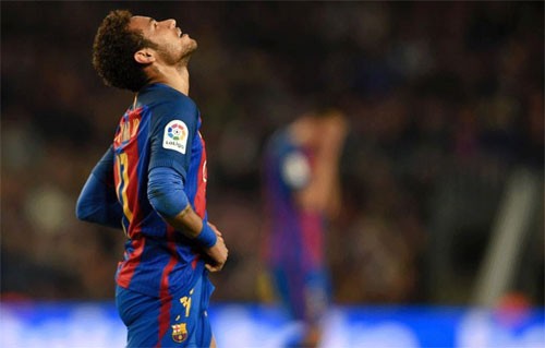 Neymar là cầu thủ được giới chuyên môn đánh giá sẽ tiếp bước Messi và Ronaldo trên đỉnh cao. Ảnh: Reuters.