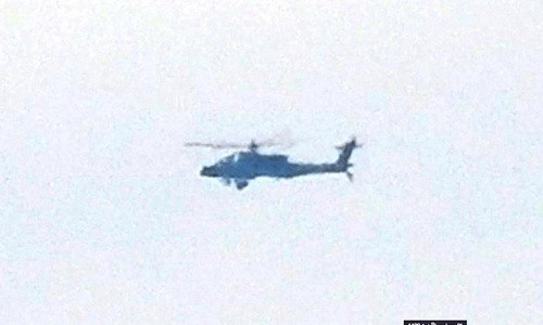 Trực thăng Apache Mỹ lần đầu xuất hiện tại Syria. Ảnh: SyriaL.