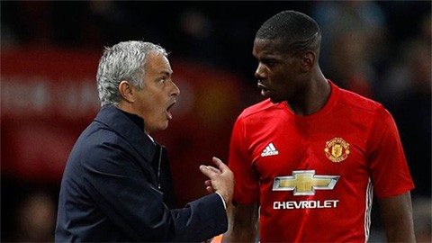 Mourinho dọa cho ngôi sao Pogba dự bị nếu còn 'sống ảo'