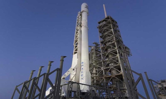 Tên lửa của tỉ phú Elon Musk hạ cánh thành công