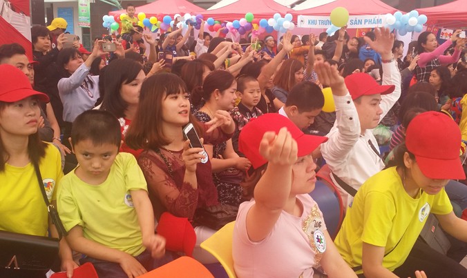 Gần 800 trẻ tự kỷ tham gia ngày hội 'Vòng tay yêu thương'