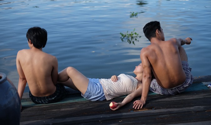 Một cảnh trong phim “Cha và con và…” với Đỗ Thị Hải Yến, Lê Công Hoàng, Trương Thế Vinh. 