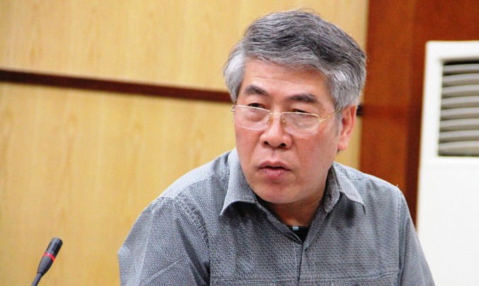 Ông Nguyên Minh Huân, Phó giám đốc Sở Xây dựng trả lời tại cuộc họp báo.