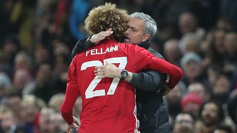 Mourinho và ơn tri ngộ với 'tóc xù' Fellaini