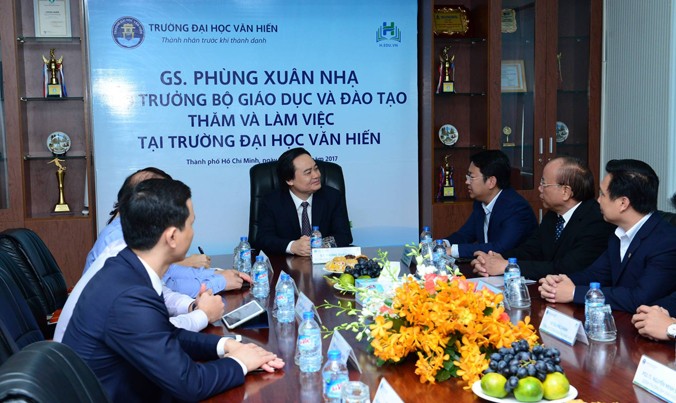 Bộ trưởng GD&ĐT Phùng Xuân Nhạ làm việc với trường Đại học Văn Hiến ngày 13/4.