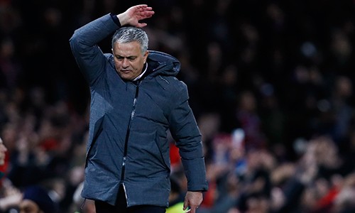Mourinho đang vào tình cảnh bí bách nhất về lực lượng kể từ khi dẫn dắt Man Utd. Ảnh: Reuters.