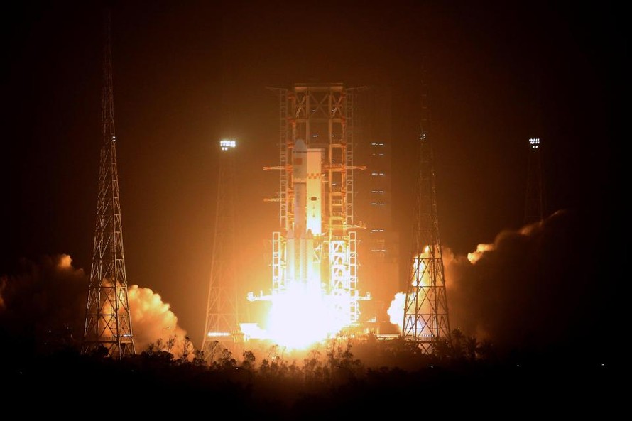 Thiên Chu-1 được phóng bởi tên lửa đẩy Long March CZ-7 hôm 20/4. Ảnh: The Sun.