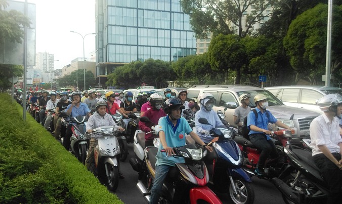 Đến năm 2030, TPHCM sẽ hạn chế xe máy cá nhân? Ảnh: Việt Văn.