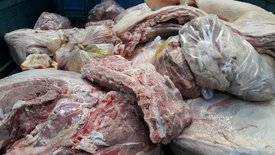 Phát hiện nhiều cơ sở cung cấp thịt heo thối ở Bình Dương