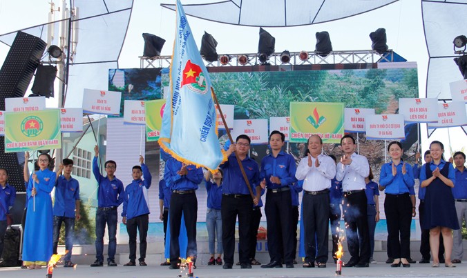 Chương trình tình nguyện hè của ĐVTN Đà Nẵng năm nay tập trung vào xây dựng nông thôn mới và đô thị văn minh. Ảnh: Thanh Trần.