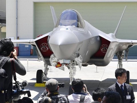 Chiếc máy bay chiến đấu F-35A đầu tiên do Nhật Bản lắp ráp tại lễ công bố.