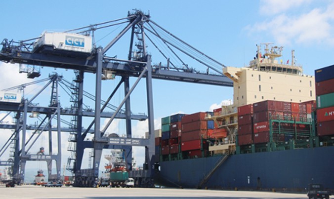 Tàu container cỡ lớn Huyndai Premium với sức chở 5.023 TEUs cập cảng Cái Lân.