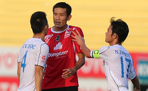 Tuyển thủ U20 Việt Nam bị giẫm đạp ở V-League