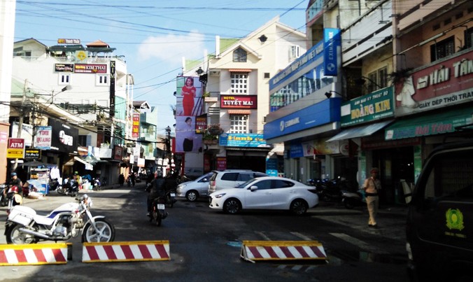 Ccấm ô tô trên 24 chỗ và xe tải trên 2,5 tấn vào đường Nguyễn Văn Trỗi.