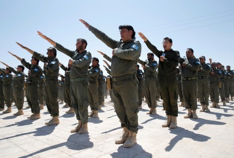 Lực lượng Syria được Mỹ đào tạo dự kiến được cử đến Raqqa – thành trì của IS ở Syria. Ảnh: Goran Tomasevic.